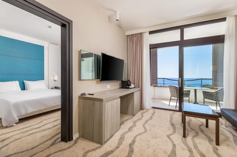 Suite, 1 Bedroom, Sea View | Minibar, in-room safe, desk, free cribs/infant beds