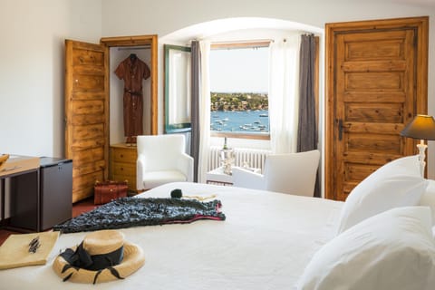 Double Room, Sea View | Premium bedding, minibar, blackout drapes, soundproofing