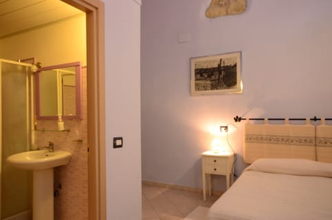 Double Room | In-room safe, desk, free WiFi, bed sheets