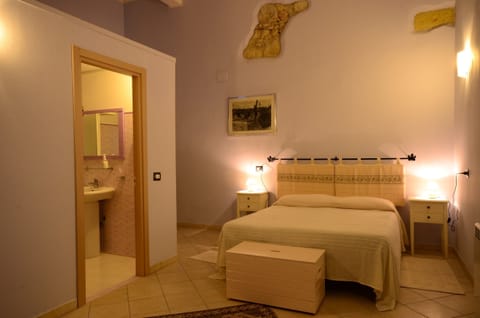 Double Room | Bathroom | Shower, hair dryer, bidet, towels