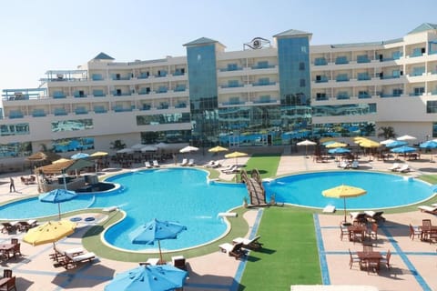 Outdoor pool, free cabanas, pool umbrellas