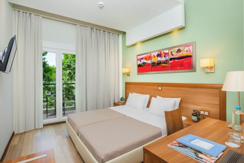 Minibar, in-room safe, iron/ironing board, free WiFi