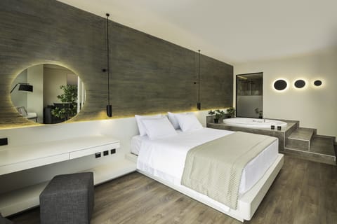 Panoramic Studio Suite, 1 King Bed | 1 bedroom, free minibar items, in-room safe, blackout drapes