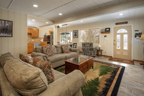 Catalpa Vista Living Area and Kitchen - Catalpa Vista Living Area and Kitchen