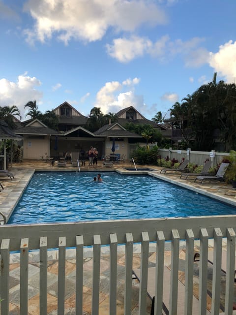 Pool, hot tub and BBQ
