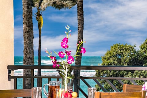 Ocean and beach view lanai! - Watch the whales breach from the Main Villa's lanai with dining table, chaise lounge and end table!
