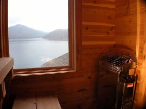 Sauna .... with a lake view!