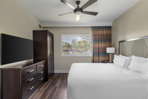 2 BDRM 1K 2DBL RESORTVW SUITE W/ SOFABED | Premium bedding, down comforters, pillowtop beds, in-room safe