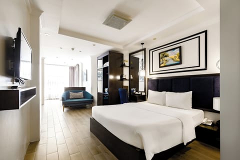 Triple Room, City View | Minibar, in-room safe, desk, soundproofing
