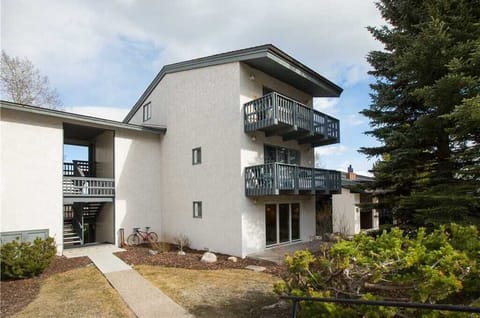 Parking Side Exterior- 1 Vehicle Permitted