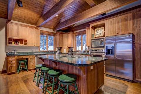 7650-sterling-drive-kitchen-1