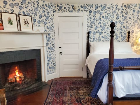 Deluxe Room, 1 Double Bed, Fireplace (Room 09) | Free WiFi, bed sheets
