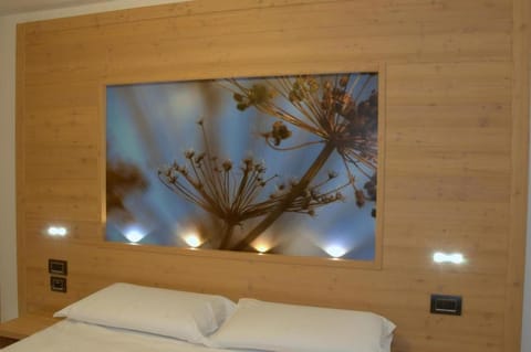 Minibar, in-room safe, free WiFi