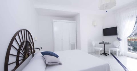 Superior Room | 1 bedroom, premium bedding, minibar, in-room safe