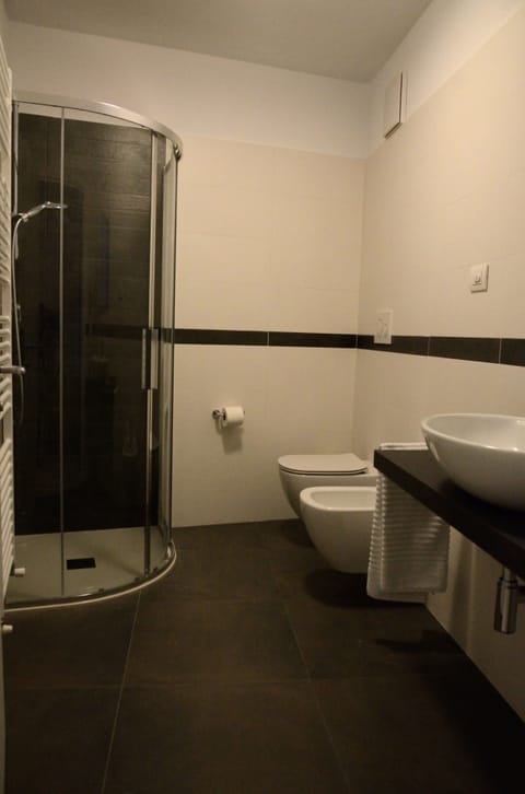 Family Room (4 PAX) | Bathroom | Deep soaking tub, free toiletries, hair dryer, bidet