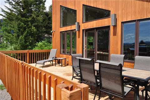 Upper Deck - Summer Exterior