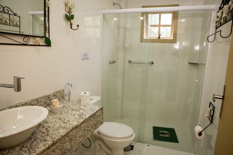Standard Room, Balcony | Bathroom | Shower, free toiletries, hair dryer, towels