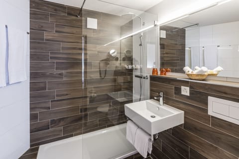 Superior West with balcony | Bathroom | Hair dryer