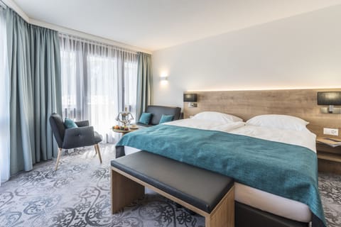 Minibar, in-room safe, desk, laptop workspace