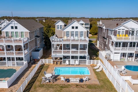 JR101: Avalon | Back Exterior