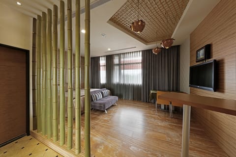 Signature Double Room, 1 Bedroom, Private Bathroom | Premium bedding, individually decorated, desk, blackout drapes