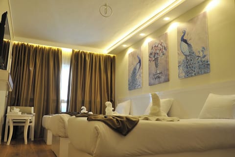 Deluxe Triple Room | Hypo-allergenic bedding, minibar, in-room safe, desk