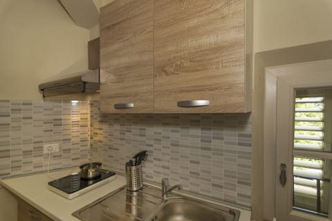 Comfort Double or Twin Room, Kitchenette | Private kitchenette | Coffee/tea maker, electric kettle, highchair