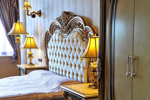 VIP Apartment, 1 Bedroom | Minibar, in-room safe, desk, soundproofing