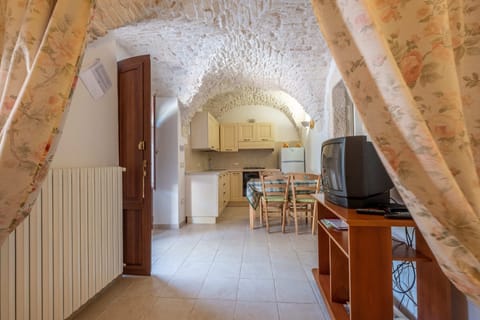 Family Apartment, Garden View (Il Melograno) | Private kitchen | Microwave, stovetop, coffee/tea maker, electric kettle