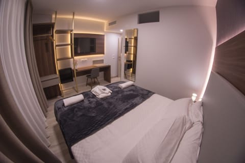 Superior Room, 1 King Bed, Ensuite | Down comforters, minibar, in-room safe, desk