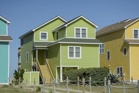 NH06: Ocean's Edge | Front Exterior