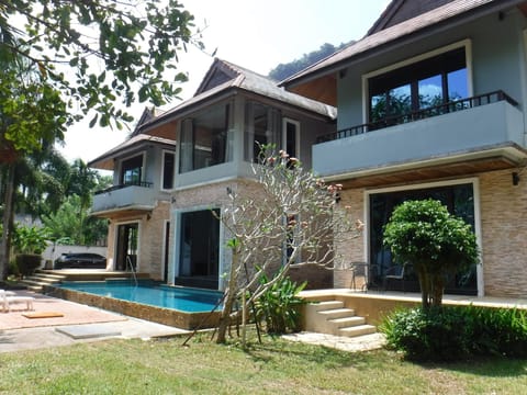 Villa | Front of property