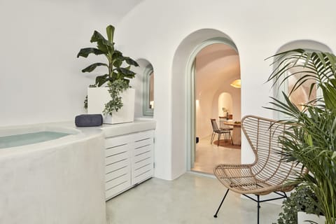 Superior Suite, Hot Tub, Sea View | Jetted tub