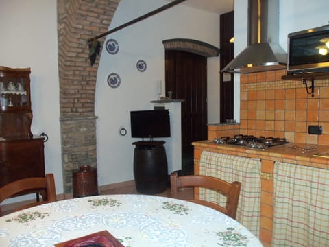 Romantic Apartment, Garden View, Ground Floor (Tralcio) | Private kitchen | Fridge, oven, stovetop, electric kettle