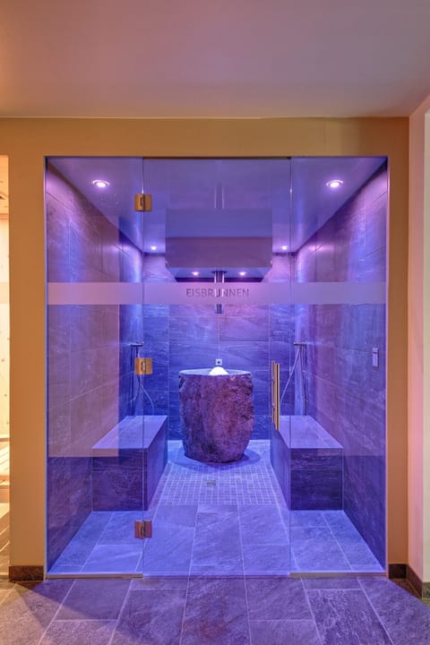 Sauna, steam room
