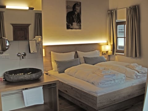 Double Room, Balcony | Premium bedding, in-room safe, desk, blackout drapes