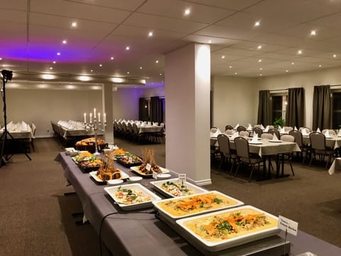 Lunch and dinner served