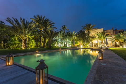 2 outdoor pools
