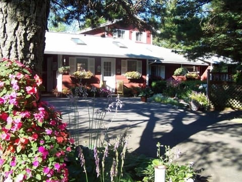 Hummingbird Suites