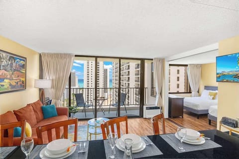 One-bedroom unit that sleeps 4, located in the heart of Waikiki at the family-friendly Waikiki Banyan