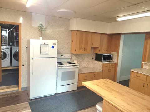 There are 2 washers and 2 dryers. 