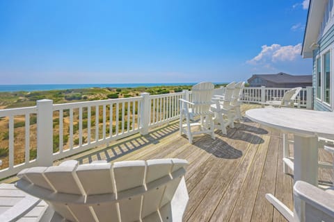 Step out onto the oceanfront deck and sit back for casual conversation accompanied by the sounds of the sea and salt air breezes.