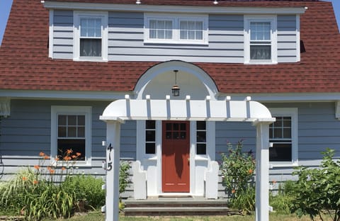 Cambridge Cottage
Cape May Point, NJ

