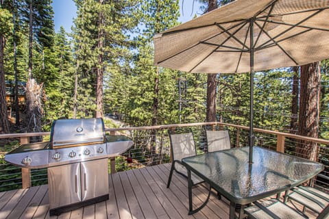 Woodland Retreat - Exterior Deck BBQ