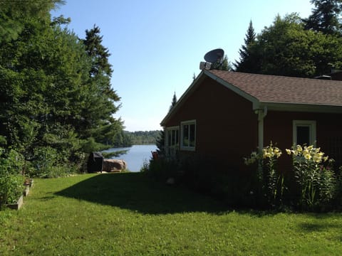 Welcome to our beautiful lakefront cottage!