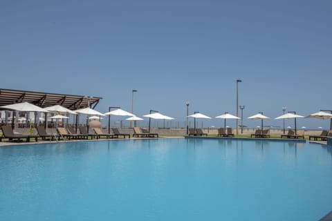 2 outdoor pools, sun loungers