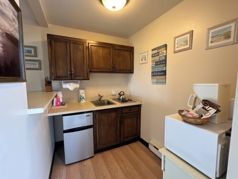 Studio, Kitchenette No Pets | Private kitchen | Fridge, microwave, coffee/tea maker, cookware/dishes/utensils