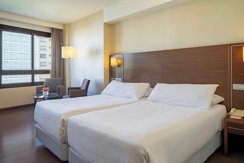 Double or Twin Room | Minibar, in-room safe, desk, soundproofing