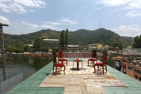 Dock
