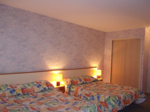 Quadruple Room | Premium bedding, desk, blackout drapes, iron/ironing board